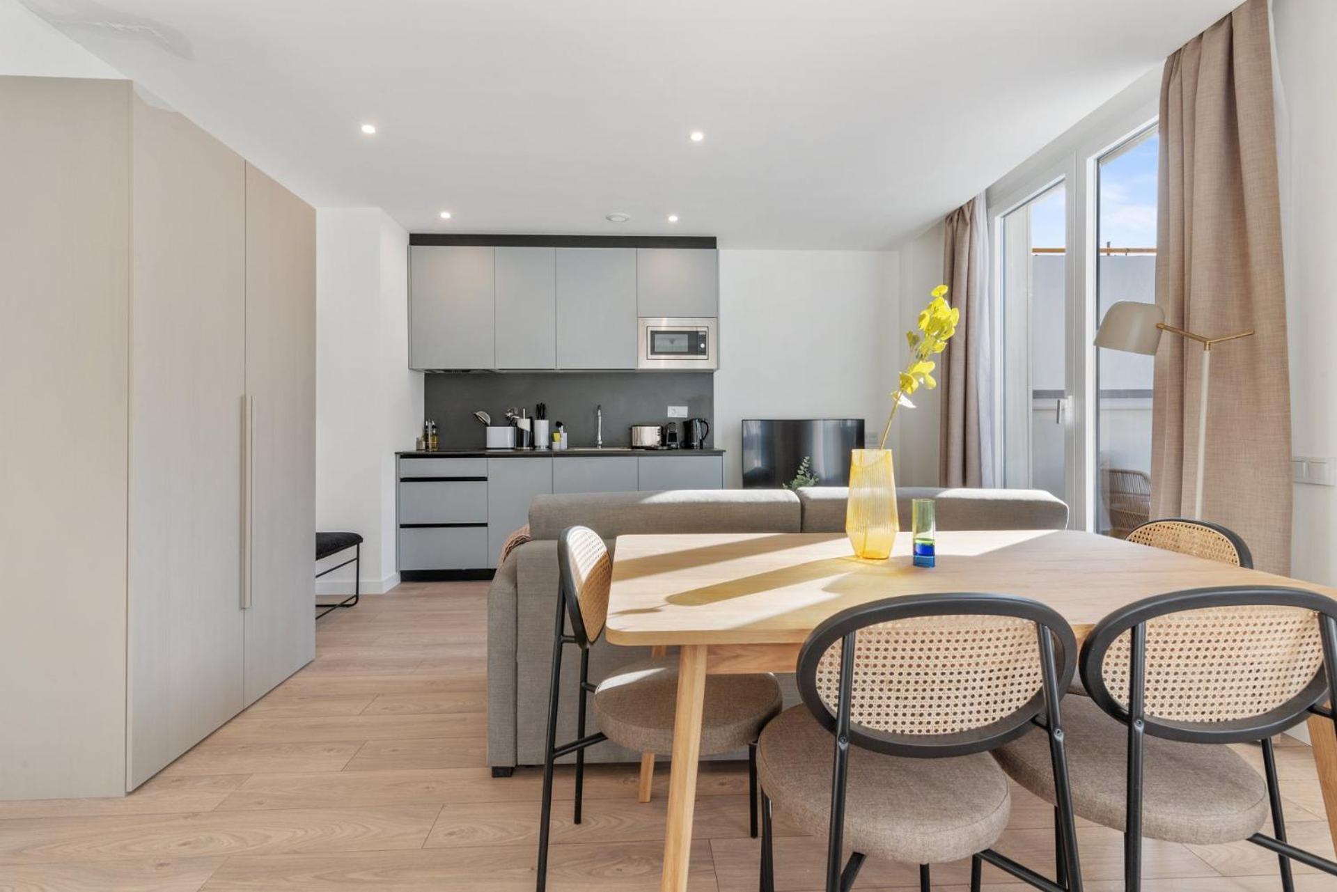 Limehome Valencia Carrer Del Pare Palau I Quer Bagian luar foto