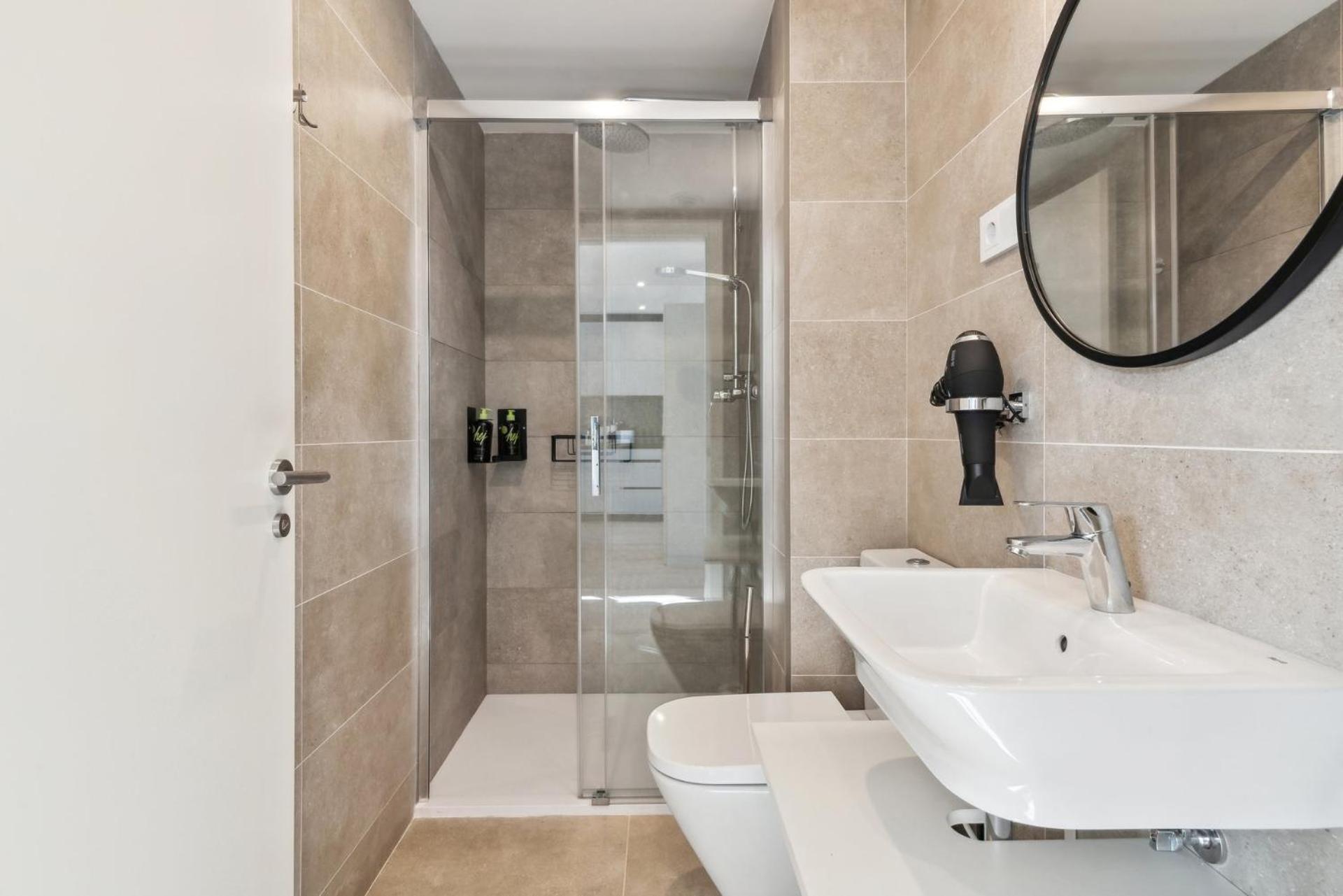 Limehome Valencia Carrer Del Pare Palau I Quer Bagian luar foto