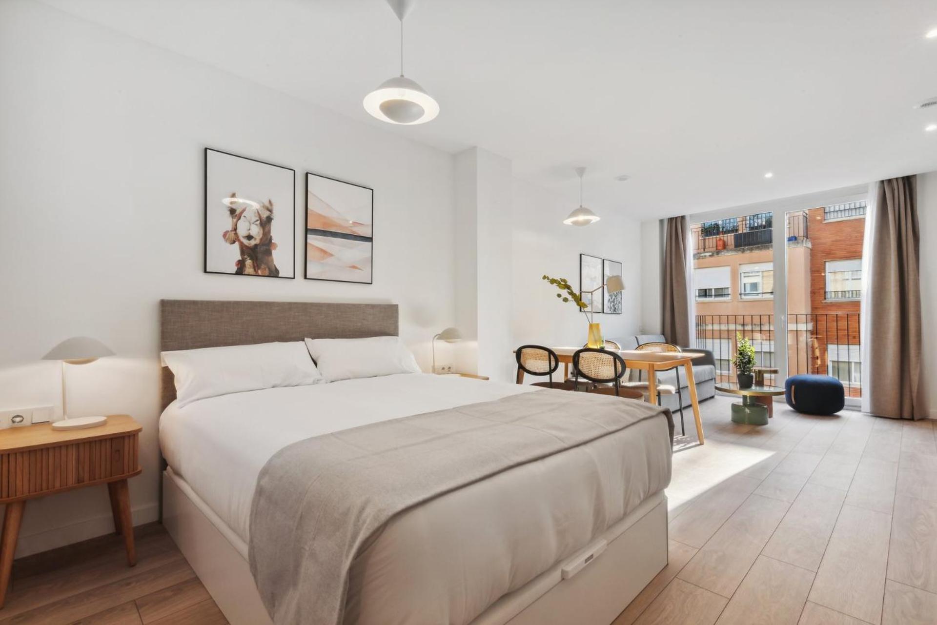 Limehome Valencia Carrer Del Pare Palau I Quer Bagian luar foto