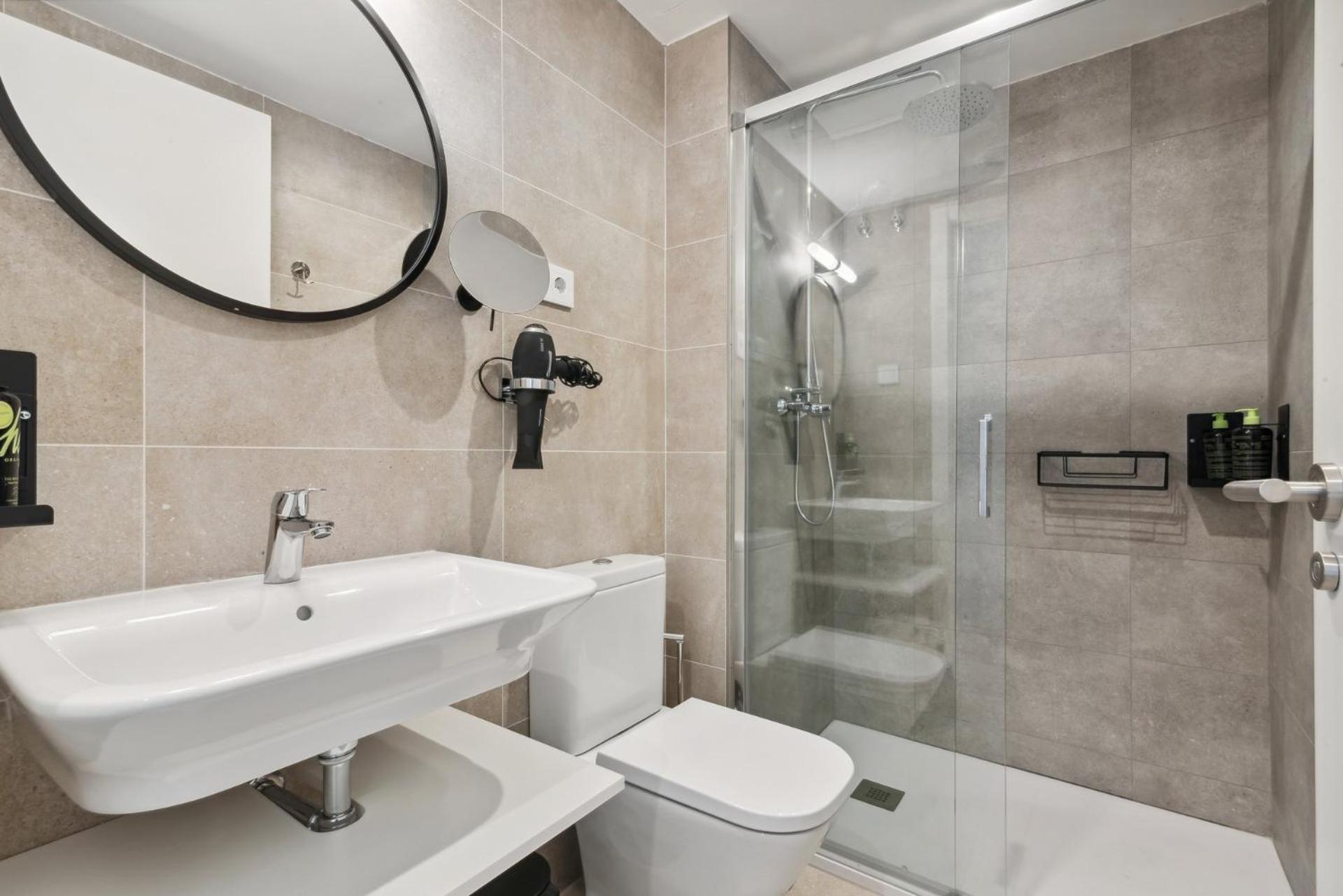 Limehome Valencia Carrer Del Pare Palau I Quer Bagian luar foto