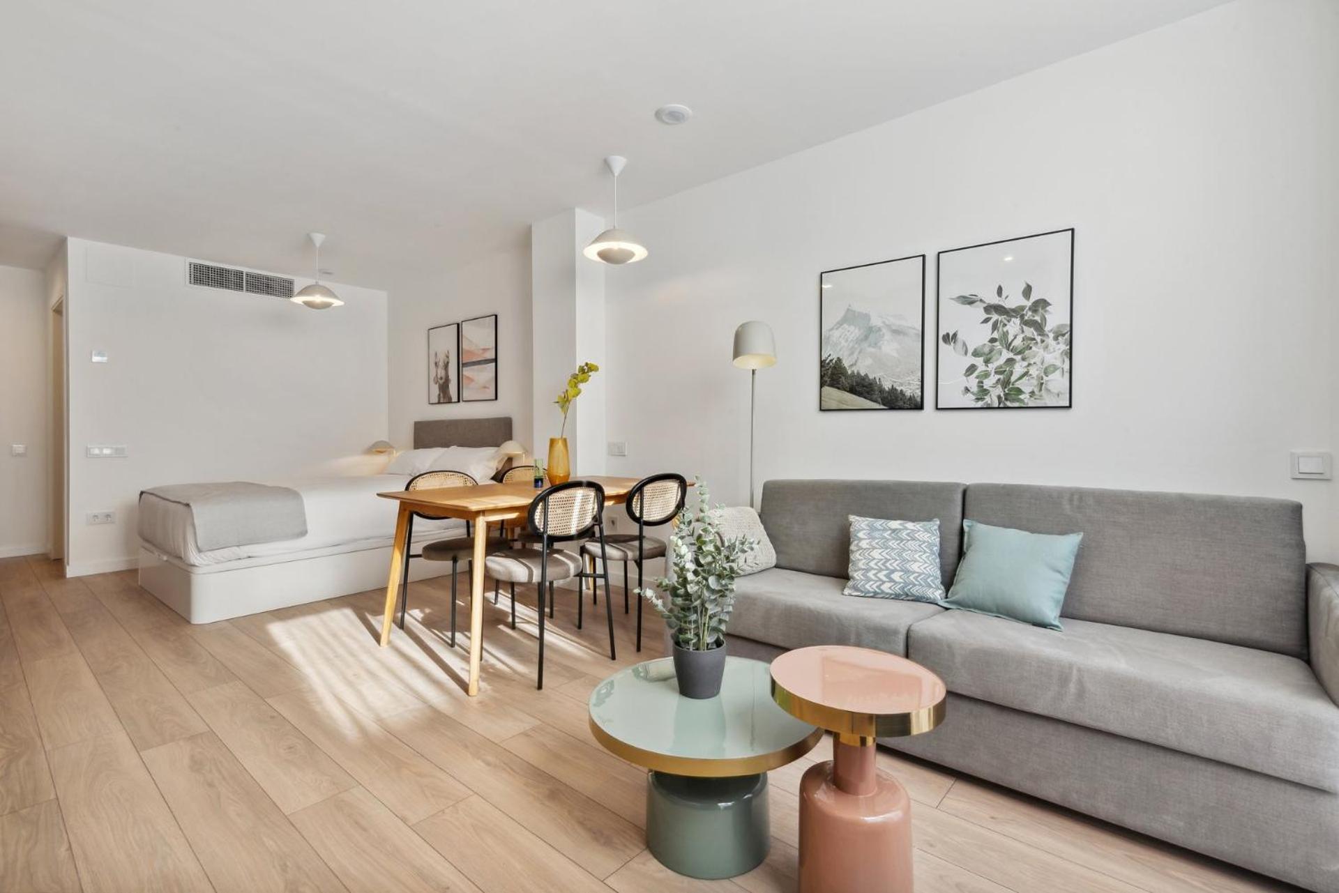 Limehome Valencia Carrer Del Pare Palau I Quer Bagian luar foto