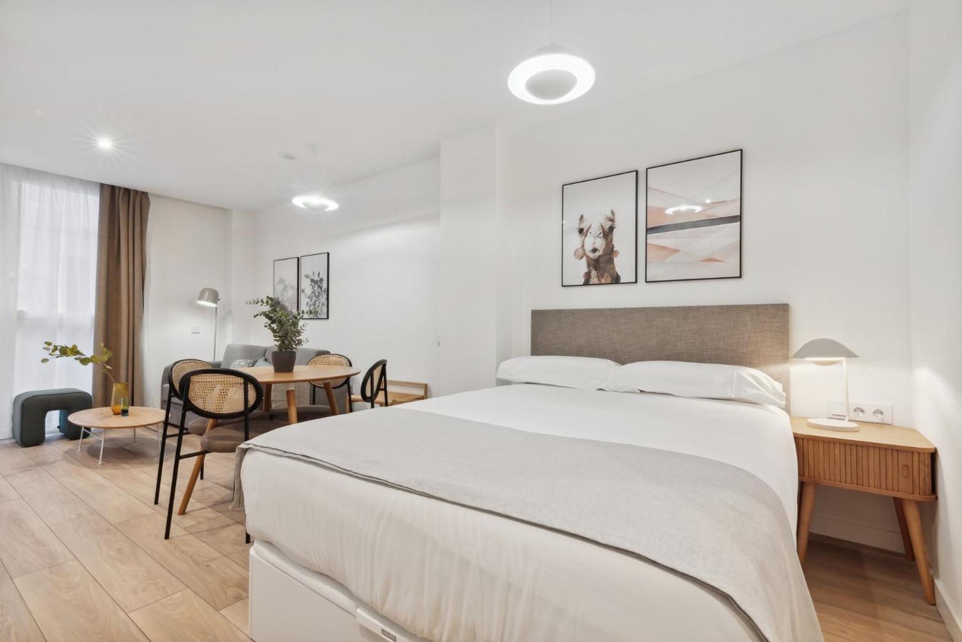 Limehome Valencia Carrer Del Pare Palau I Quer Bagian luar foto