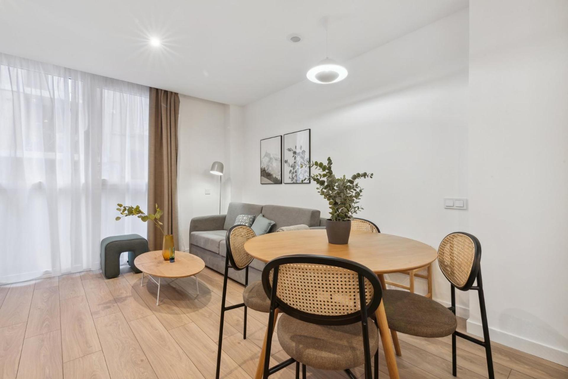 Limehome Valencia Carrer Del Pare Palau I Quer Bagian luar foto
