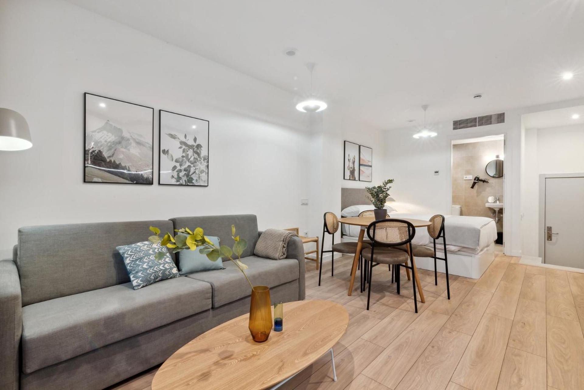 Limehome Valencia Carrer Del Pare Palau I Quer Bagian luar foto