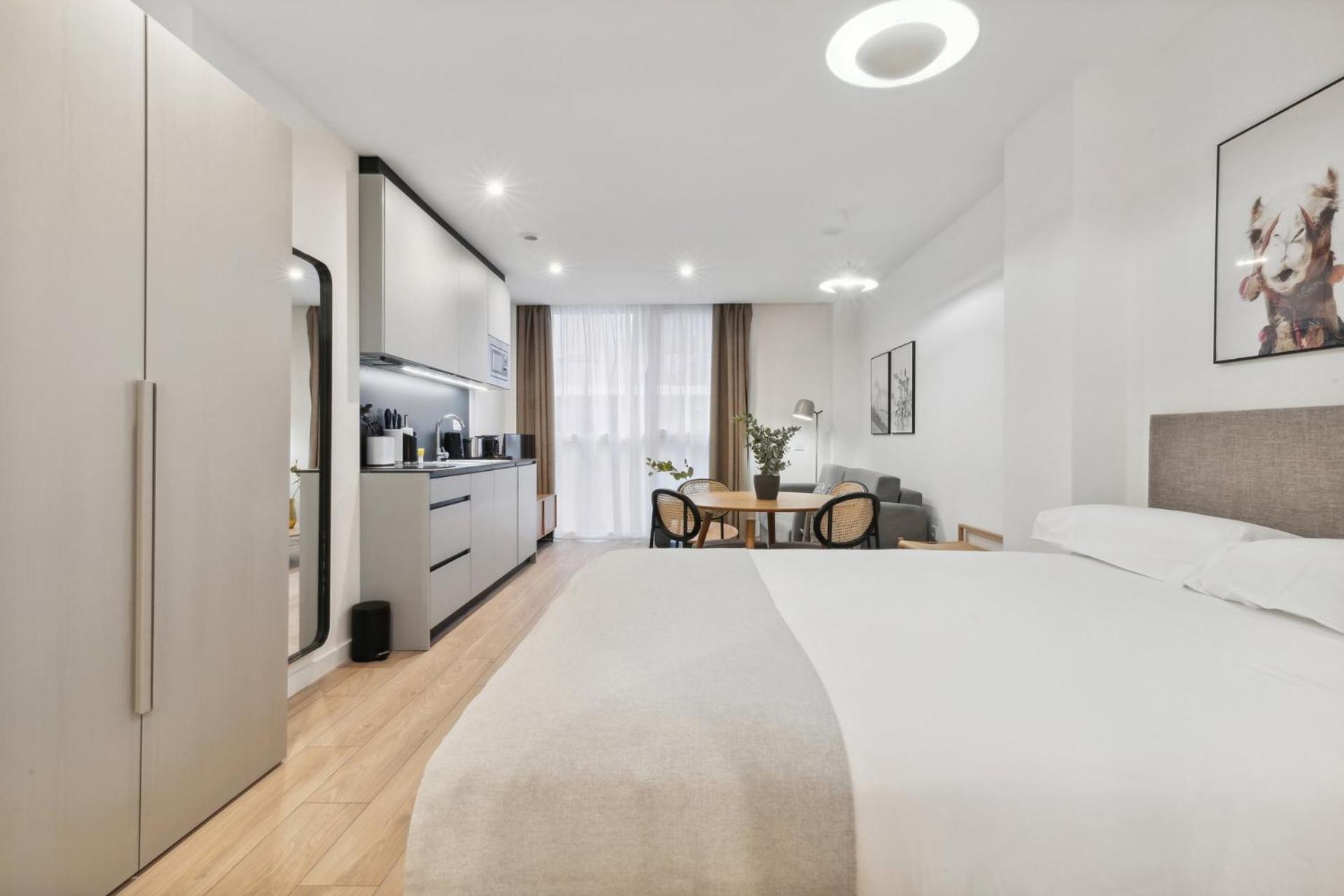 Limehome Valencia Carrer Del Pare Palau I Quer Bagian luar foto