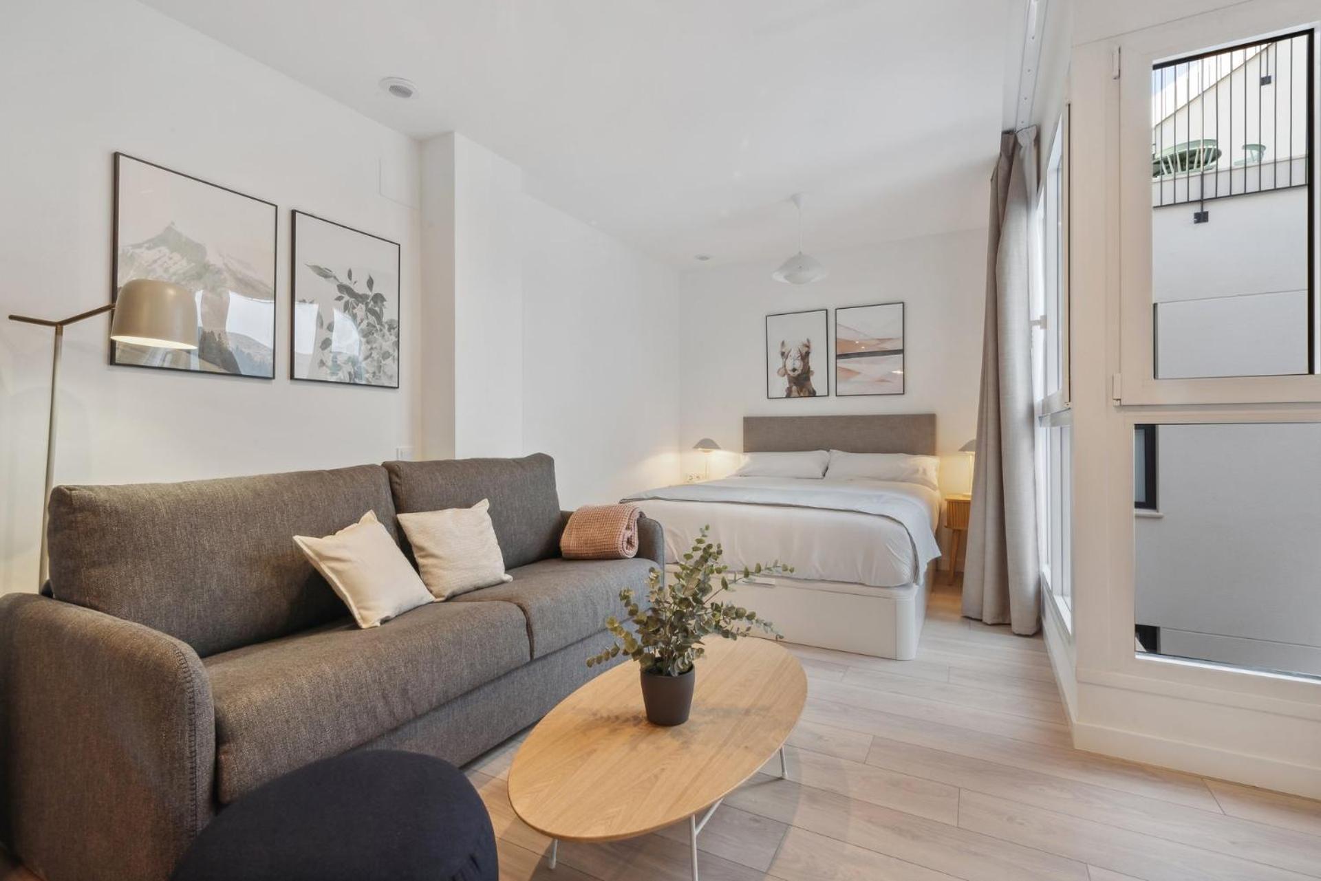 Limehome Valencia Carrer Del Pare Palau I Quer Bagian luar foto