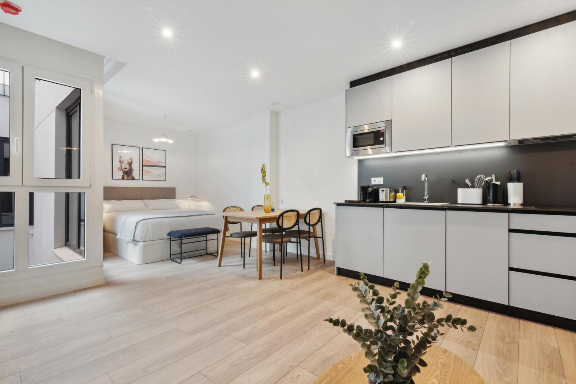 Limehome Valencia Carrer Del Pare Palau I Quer Bagian luar foto
