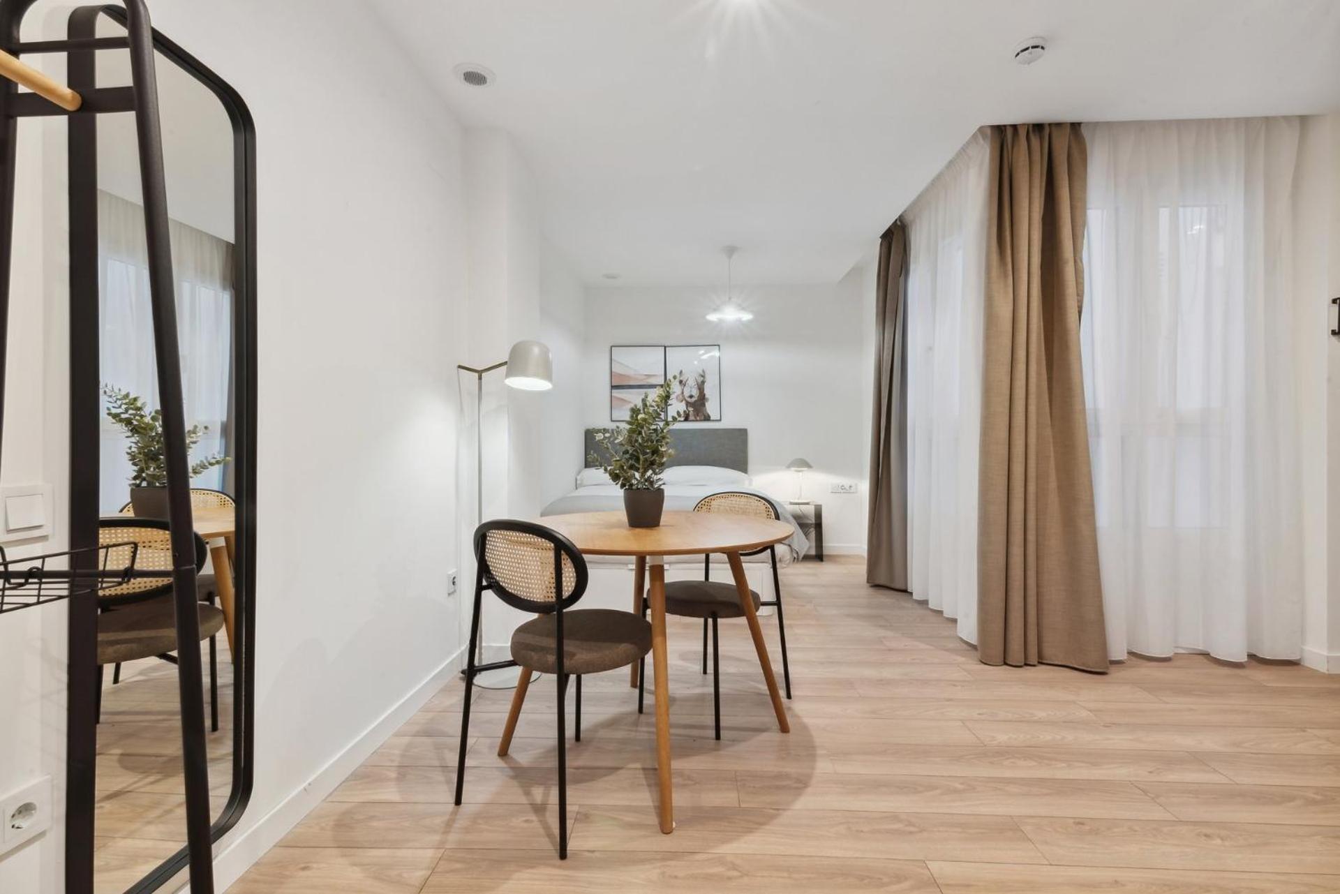 Limehome Valencia Carrer Del Pare Palau I Quer Bagian luar foto